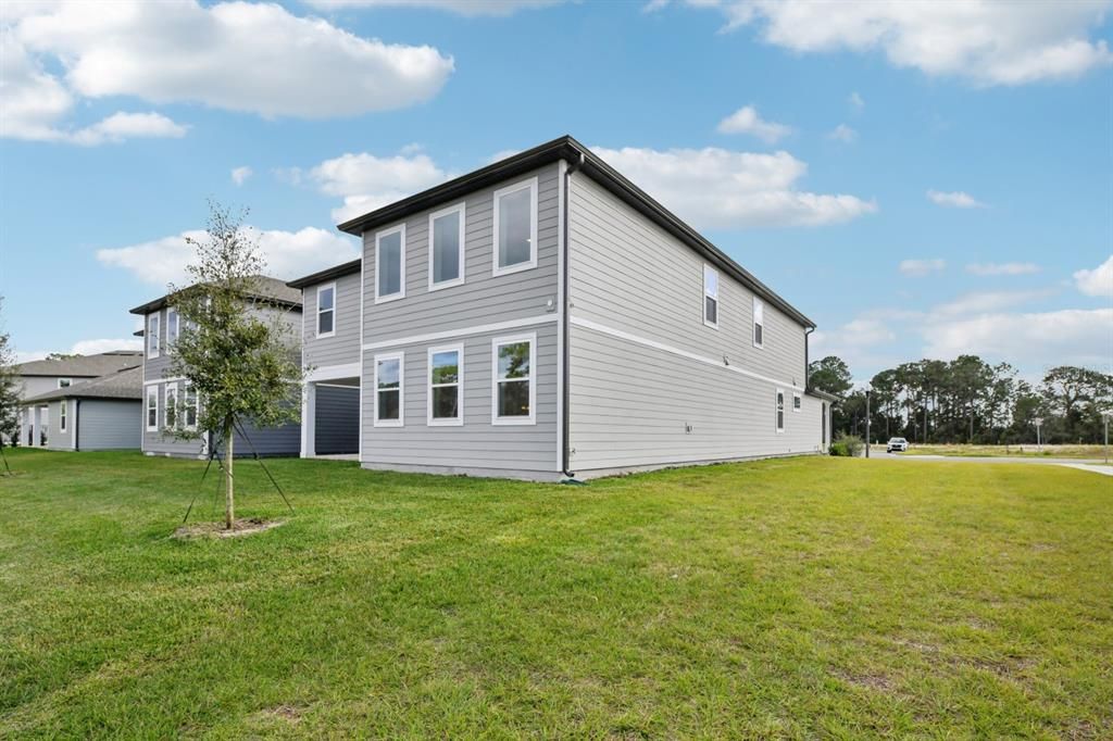 For Sale: $999,990 (5 beds, 4 baths, 3711 Square Feet)