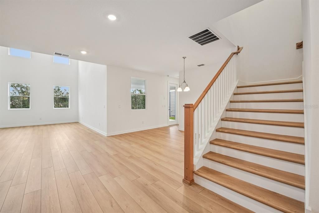 For Sale: $999,990 (5 beds, 4 baths, 3711 Square Feet)