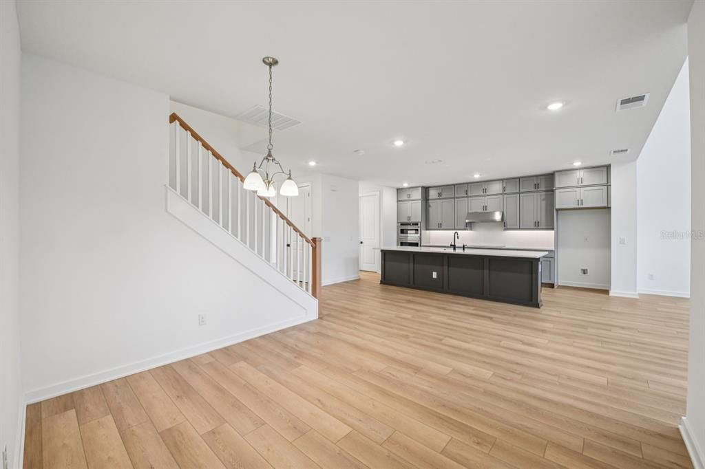 For Sale: $999,990 (5 beds, 4 baths, 3711 Square Feet)