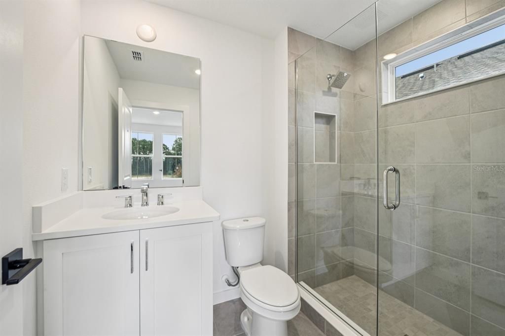 For Sale: $999,990 (5 beds, 4 baths, 3711 Square Feet)