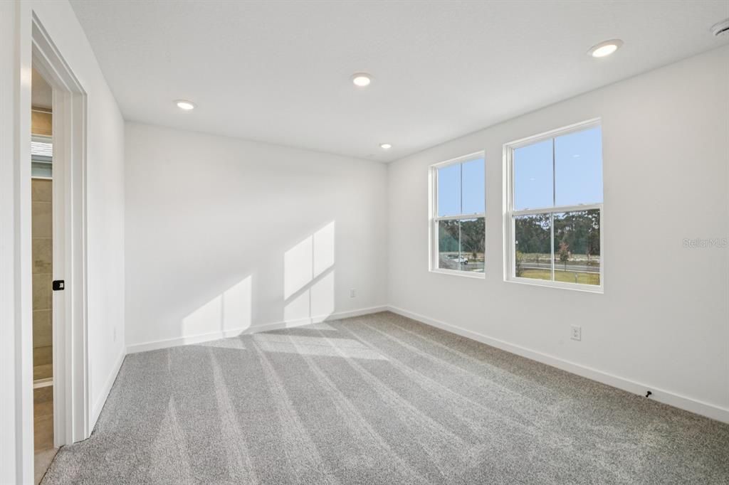 For Sale: $999,990 (5 beds, 4 baths, 3711 Square Feet)