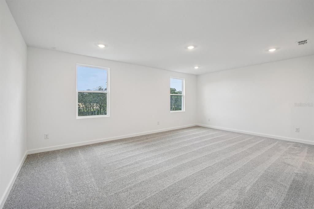 For Sale: $999,990 (5 beds, 4 baths, 3711 Square Feet)