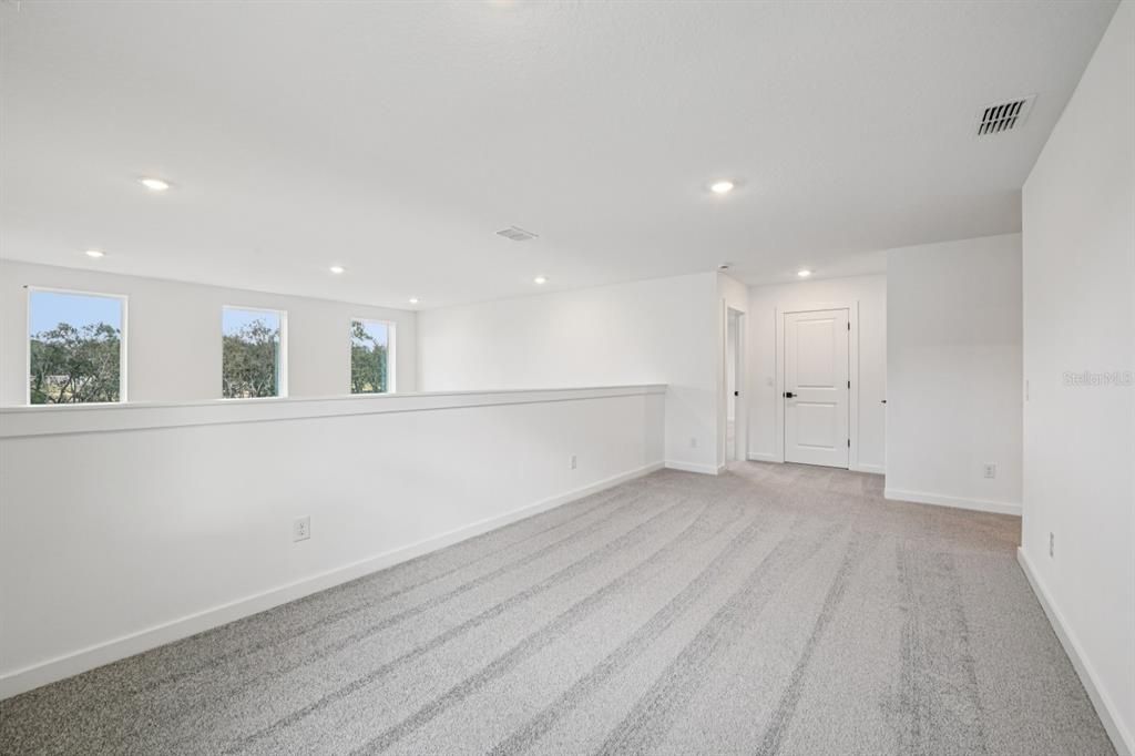 For Sale: $999,990 (5 beds, 4 baths, 3711 Square Feet)