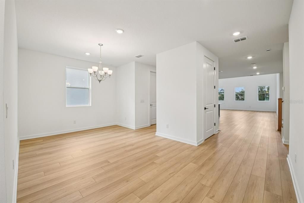 For Sale: $999,990 (5 beds, 4 baths, 3711 Square Feet)