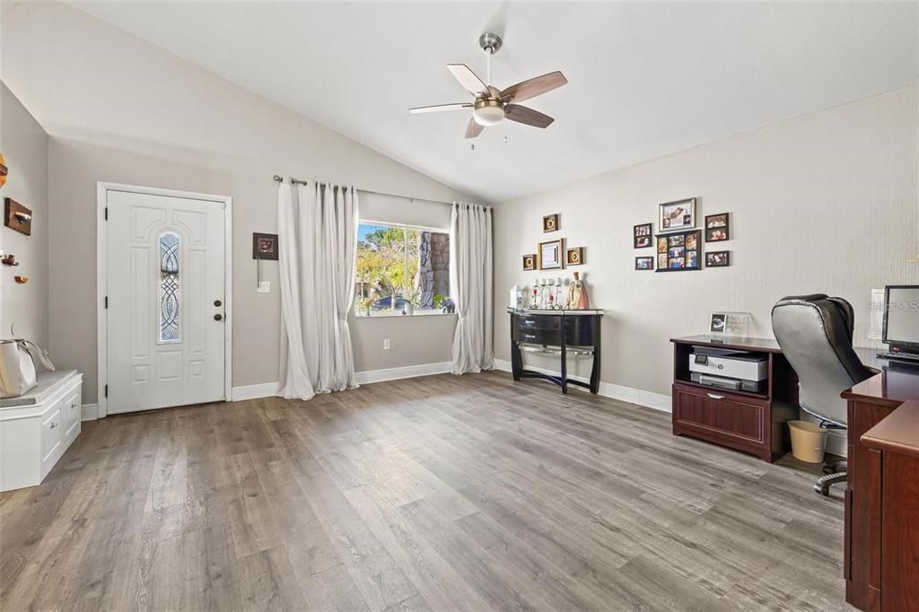 出租: $3,340 (3 贝兹, 2 浴室, 1553 平方英尺)