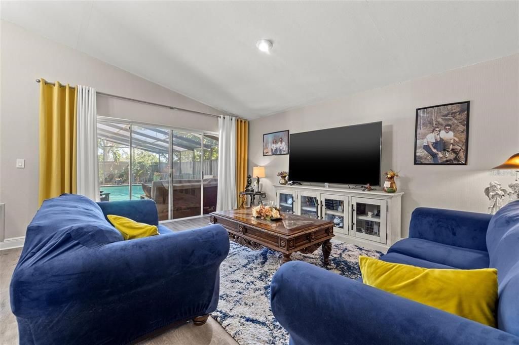 出租: $3,340 (3 贝兹, 2 浴室, 1553 平方英尺)