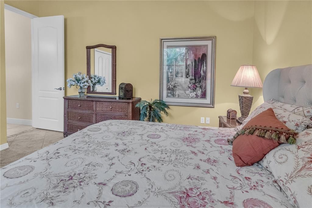 For Sale: $869,000 (3 beds, 3 baths, 2438 Square Feet)