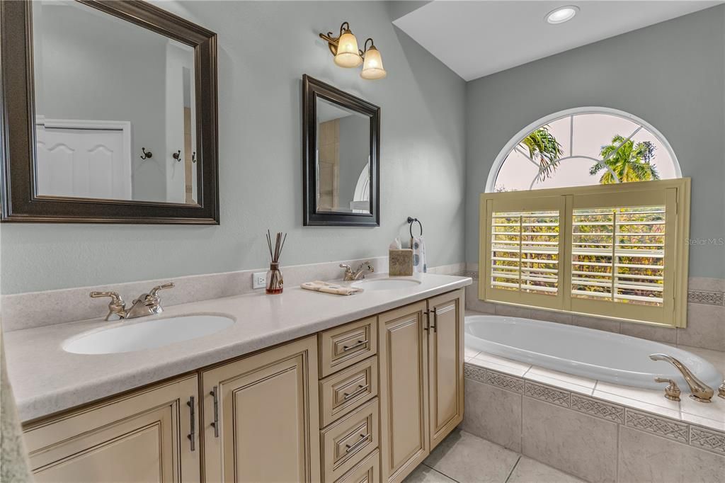 For Sale: $869,000 (3 beds, 3 baths, 2438 Square Feet)