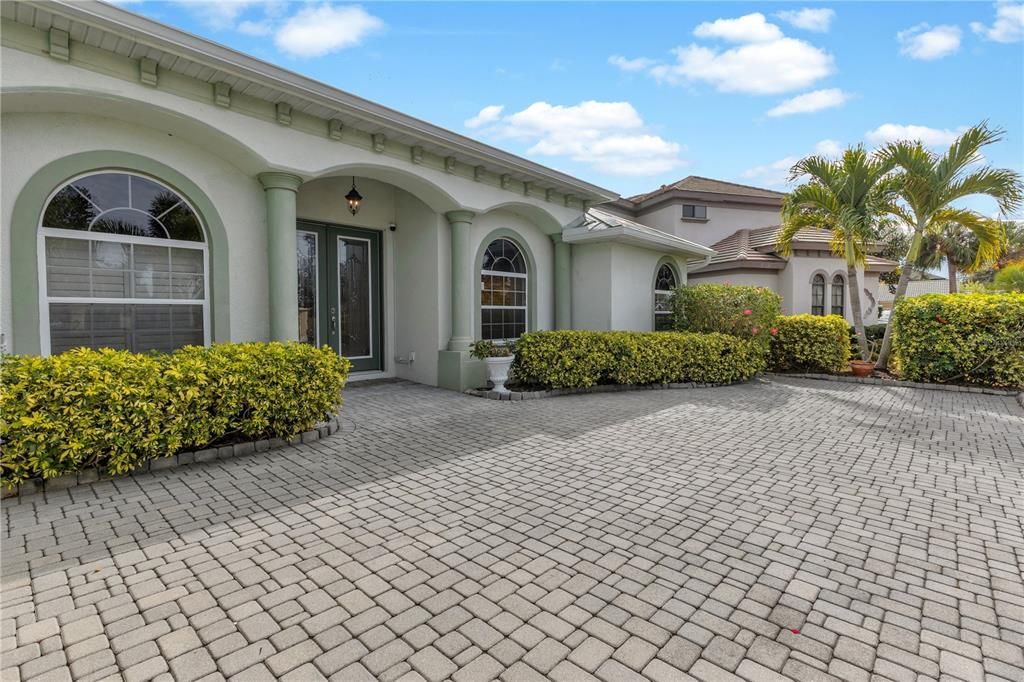 For Sale: $869,000 (3 beds, 3 baths, 2438 Square Feet)