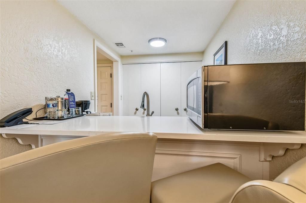 For Sale: $184,900 (1 beds, 1 baths, 530 Square Feet)