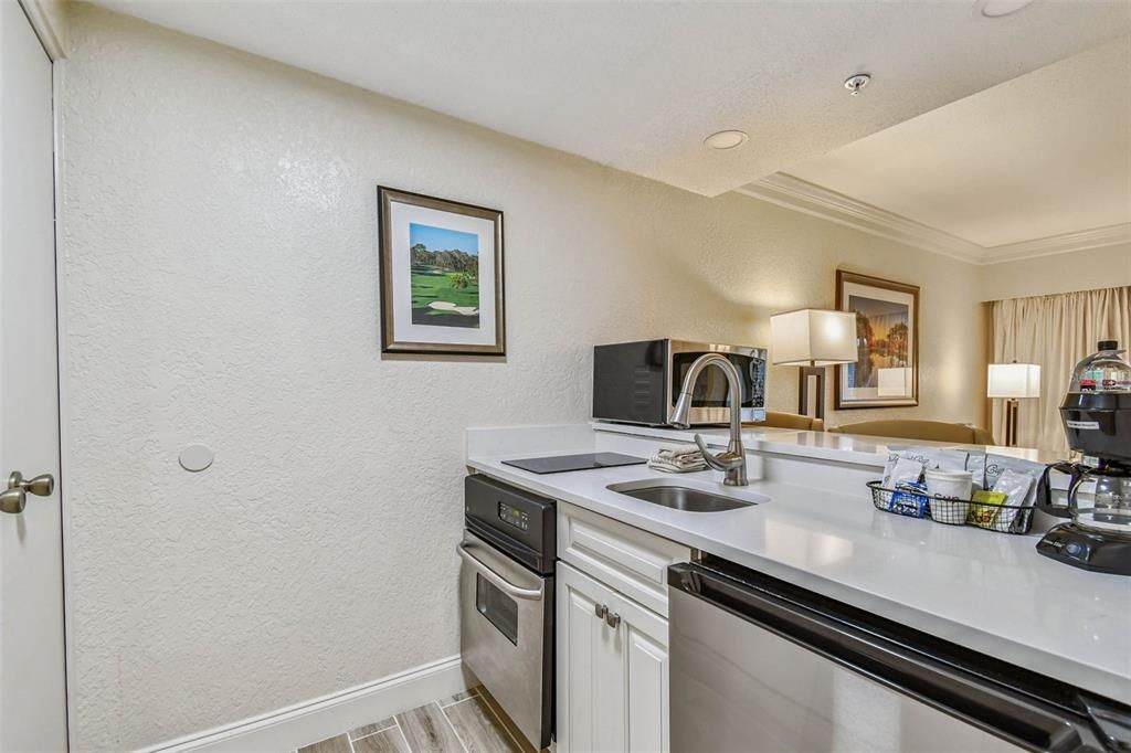 For Sale: $184,900 (1 beds, 1 baths, 530 Square Feet)