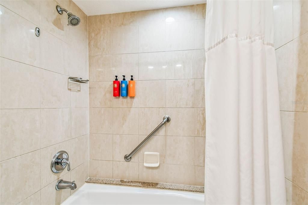 For Sale: $184,900 (1 beds, 1 baths, 530 Square Feet)