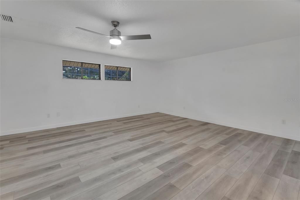 En Venta: $479,000 (3 camas, 2 baños, 2021 Pies cuadrados)