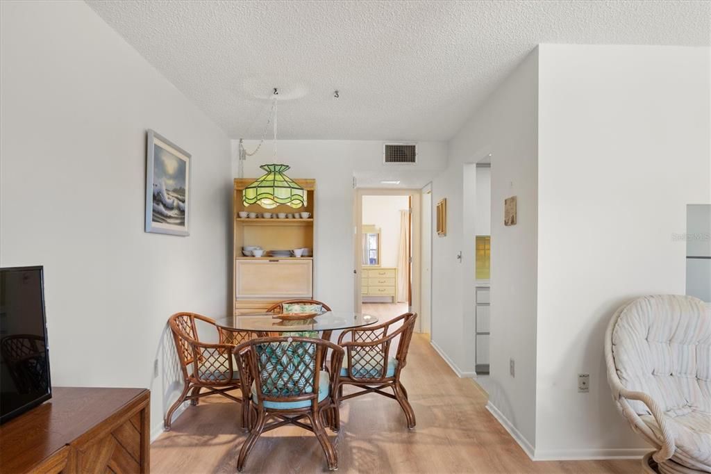 На продажу: $89,900 (1 спален, 1 ванн, 572 Квадратных фут)