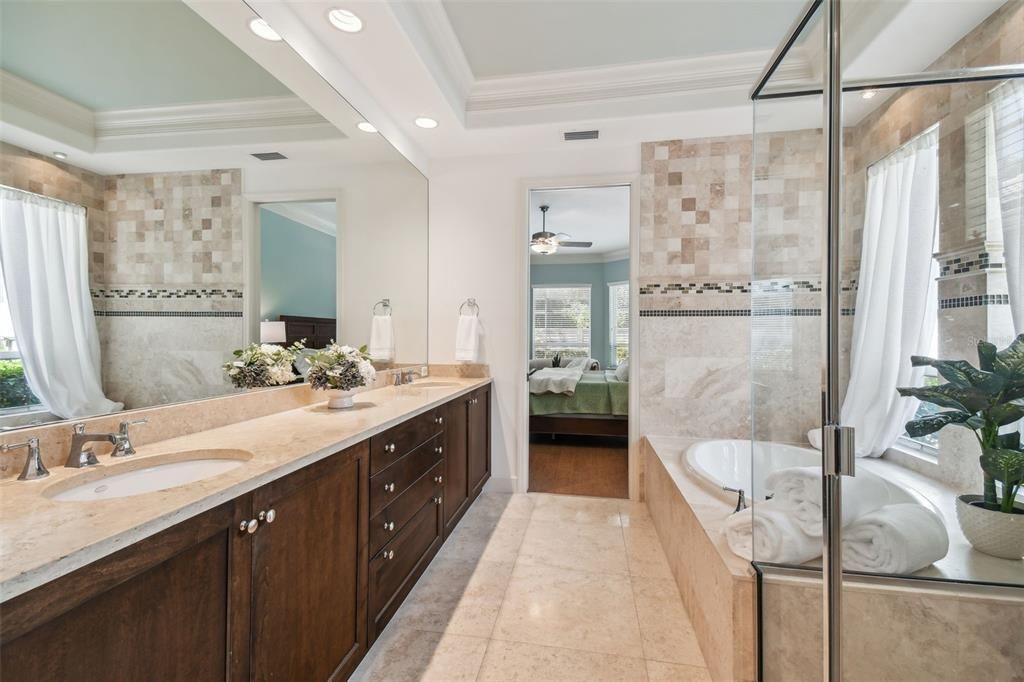 En Venta: $1,095,000 (5 camas, 3 baños, 3698 Pies cuadrados)