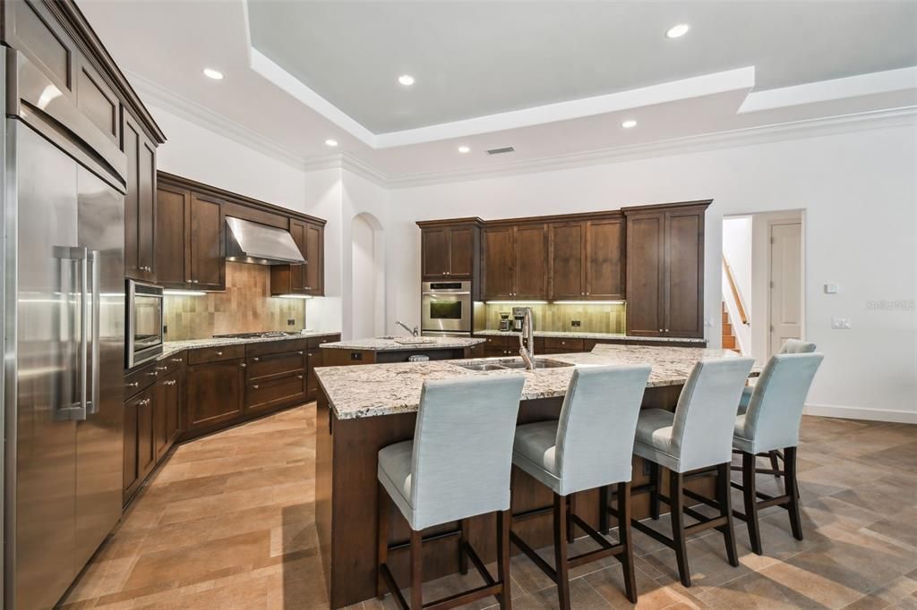 En Venta: $1,095,000 (5 camas, 3 baños, 3698 Pies cuadrados)