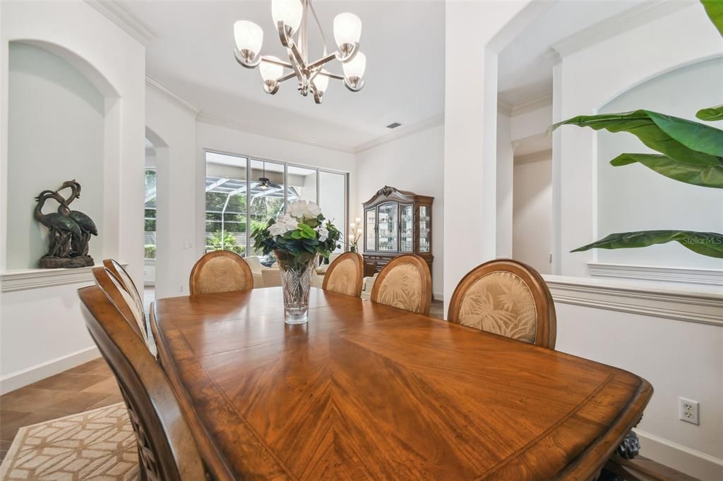 En Venta: $1,095,000 (5 camas, 3 baños, 3698 Pies cuadrados)