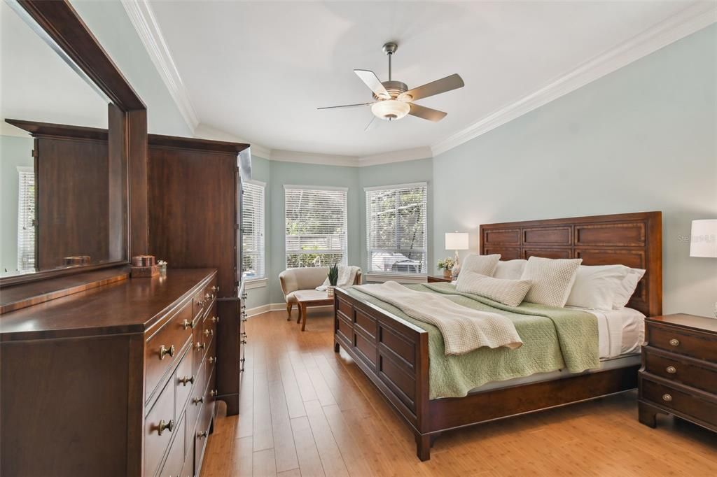 En Venta: $1,095,000 (5 camas, 3 baños, 3698 Pies cuadrados)