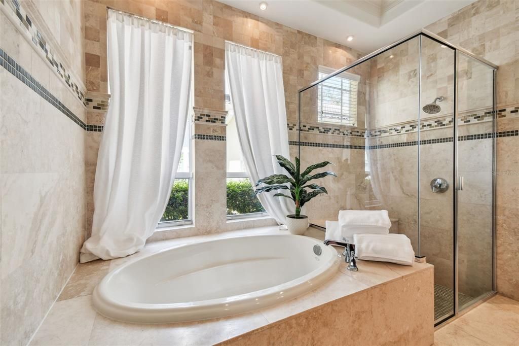 En Venta: $1,095,000 (5 camas, 3 baños, 3698 Pies cuadrados)