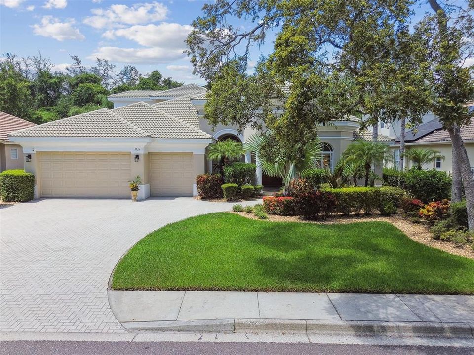 En Venta: $1,095,000 (5 camas, 3 baños, 3698 Pies cuadrados)