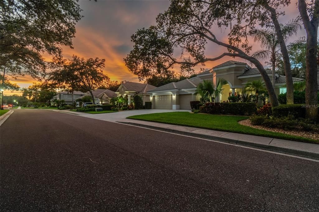 En Venta: $1,095,000 (5 camas, 3 baños, 3698 Pies cuadrados)