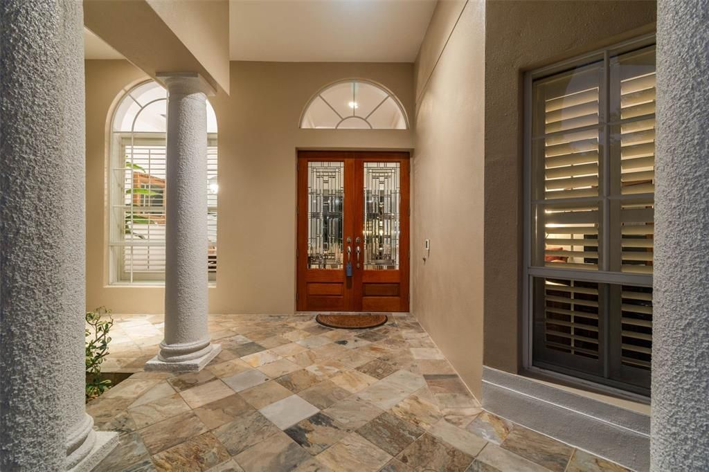 En Venta: $1,095,000 (5 camas, 3 baños, 3698 Pies cuadrados)