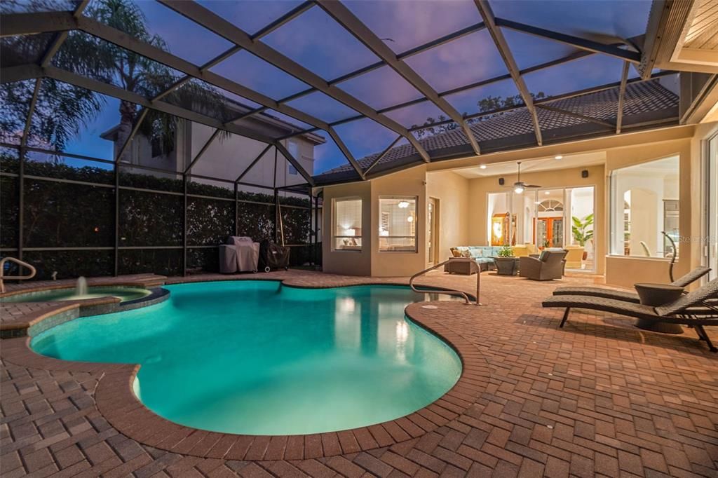 En Venta: $1,095,000 (5 camas, 3 baños, 3698 Pies cuadrados)