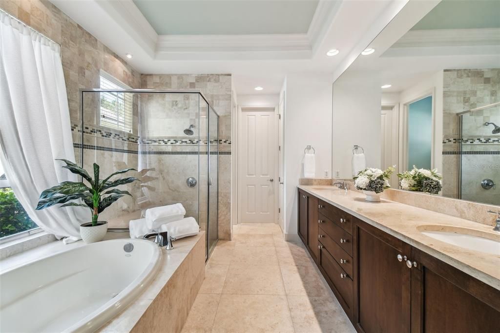 En Venta: $1,095,000 (5 camas, 3 baños, 3698 Pies cuadrados)