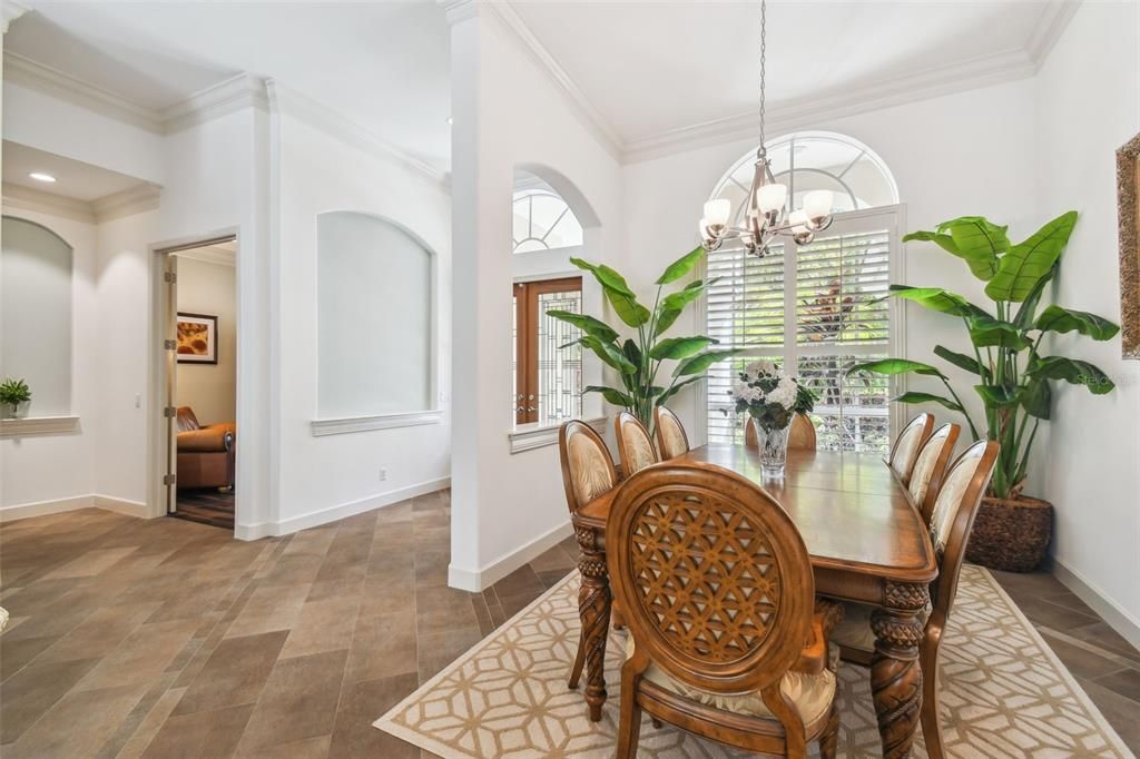 En Venta: $1,095,000 (5 camas, 3 baños, 3698 Pies cuadrados)