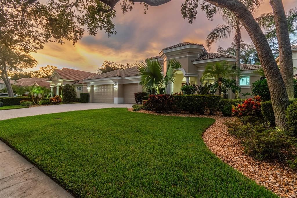 En Venta: $1,095,000 (5 camas, 3 baños, 3698 Pies cuadrados)