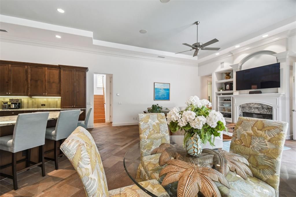 En Venta: $1,095,000 (5 camas, 3 baños, 3698 Pies cuadrados)