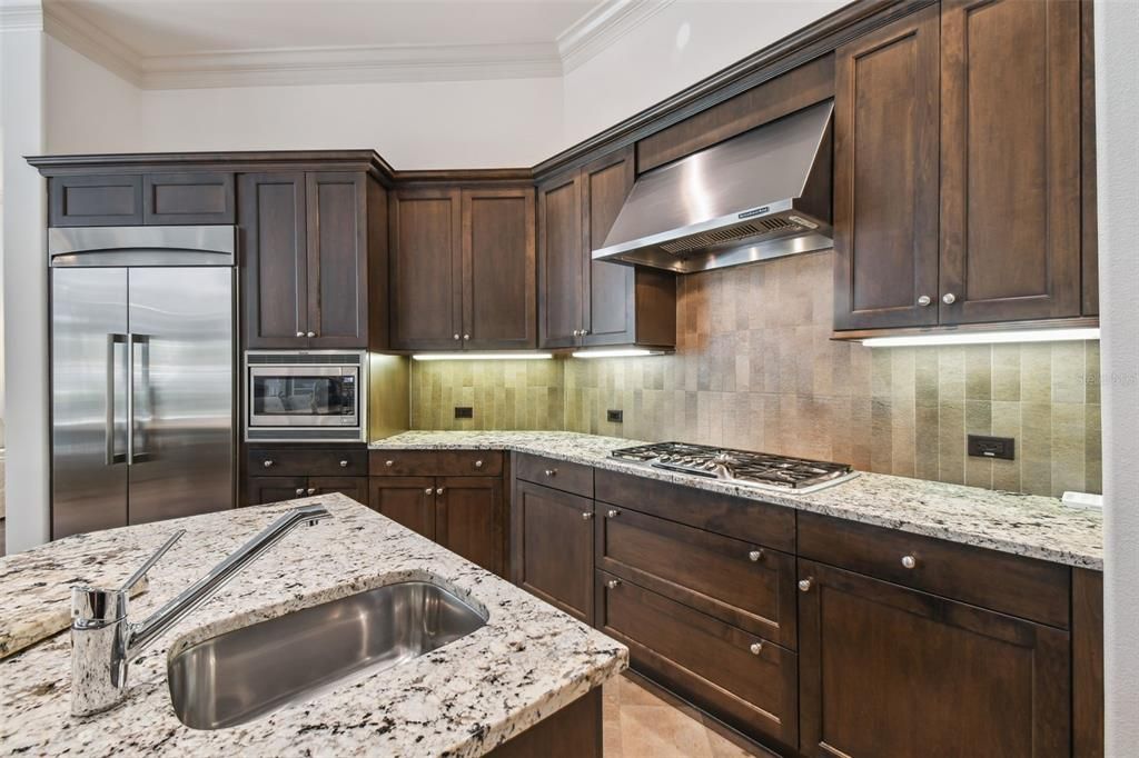 En Venta: $1,095,000 (5 camas, 3 baños, 3698 Pies cuadrados)