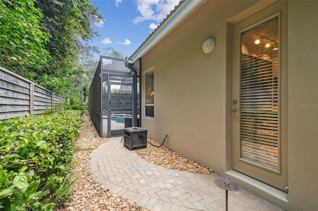 En Venta: $1,095,000 (5 camas, 3 baños, 3698 Pies cuadrados)