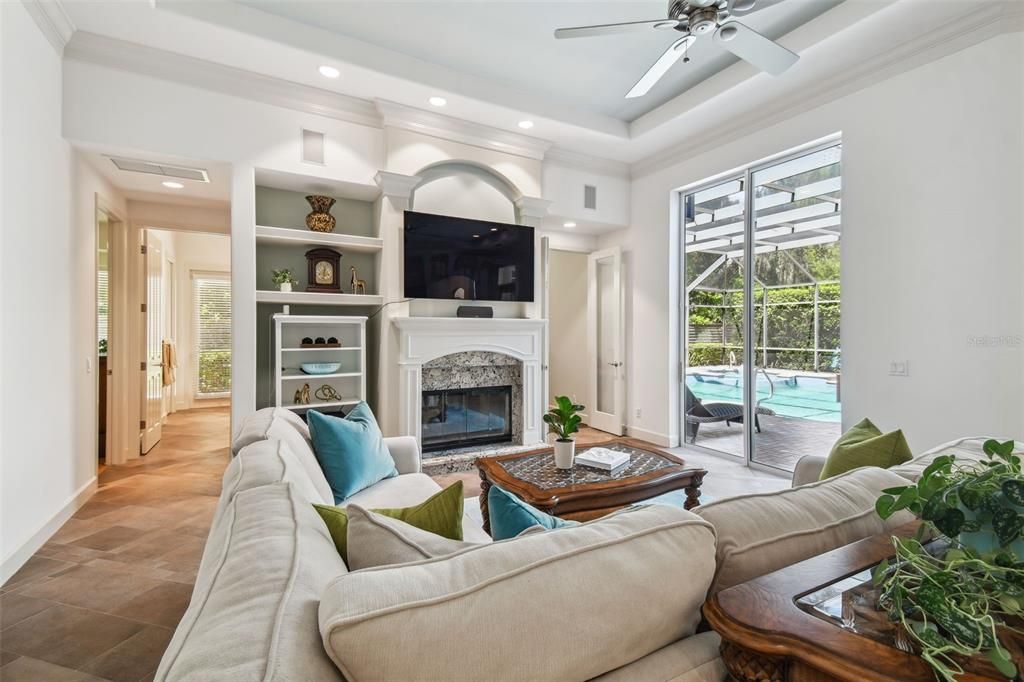 En Venta: $1,095,000 (5 camas, 3 baños, 3698 Pies cuadrados)