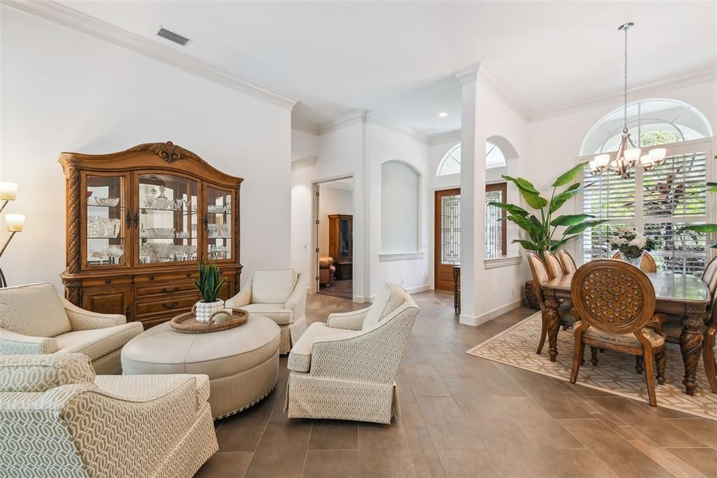 En Venta: $1,095,000 (5 camas, 3 baños, 3698 Pies cuadrados)