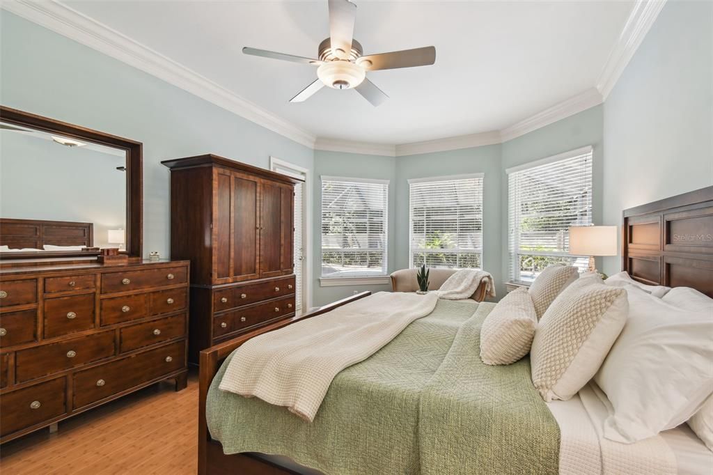 En Venta: $1,095,000 (5 camas, 3 baños, 3698 Pies cuadrados)