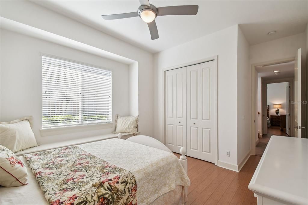 En Venta: $1,095,000 (5 camas, 3 baños, 3698 Pies cuadrados)