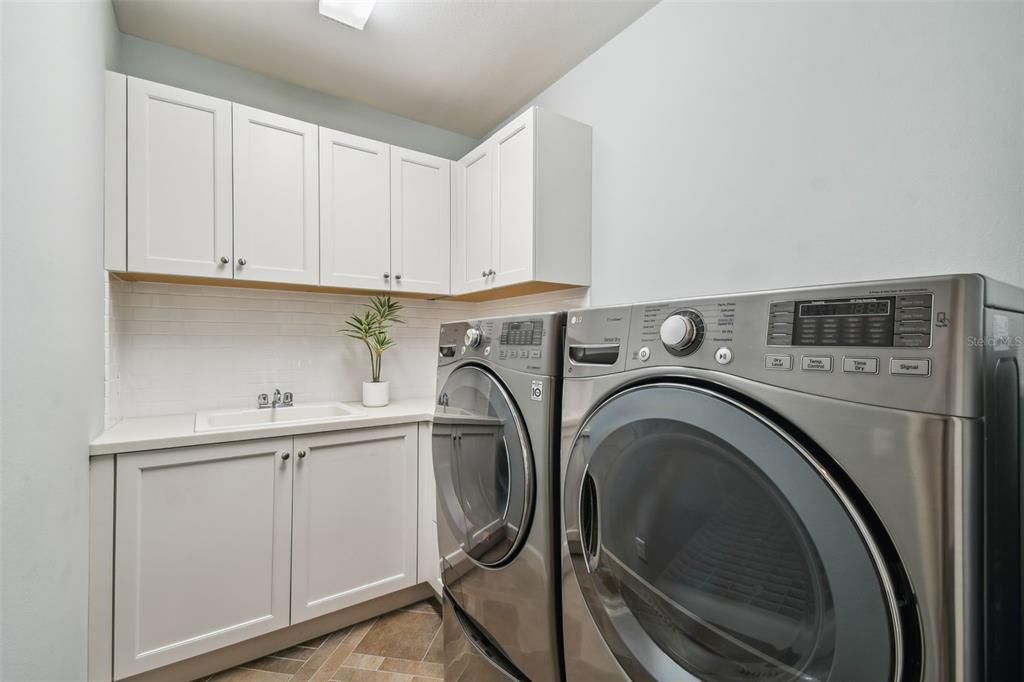 En Venta: $1,095,000 (5 camas, 3 baños, 3698 Pies cuadrados)