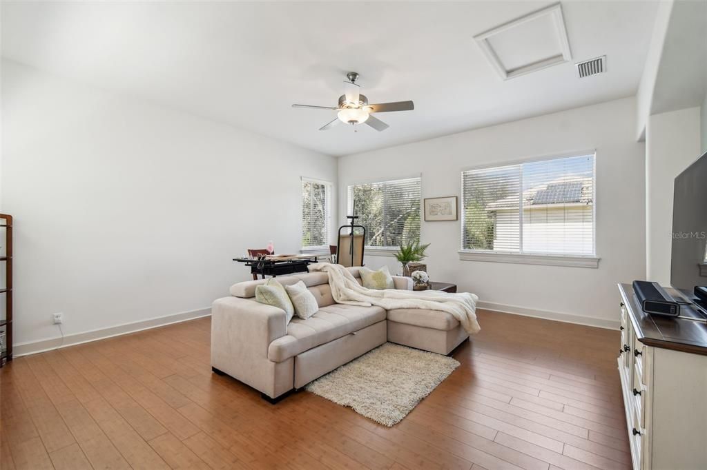 En Venta: $1,095,000 (5 camas, 3 baños, 3698 Pies cuadrados)