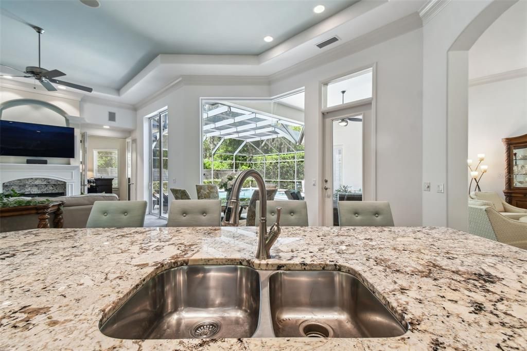 En Venta: $1,095,000 (5 camas, 3 baños, 3698 Pies cuadrados)