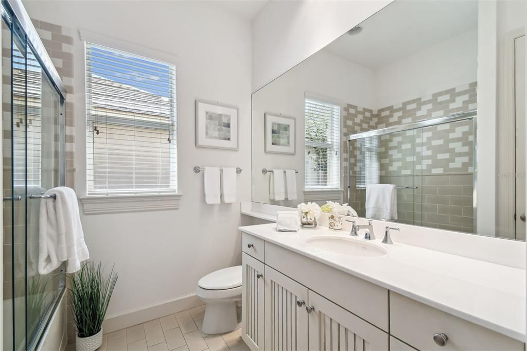 En Venta: $1,095,000 (5 camas, 3 baños, 3698 Pies cuadrados)