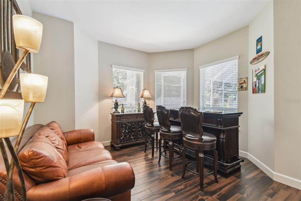 En Venta: $1,095,000 (5 camas, 3 baños, 3698 Pies cuadrados)