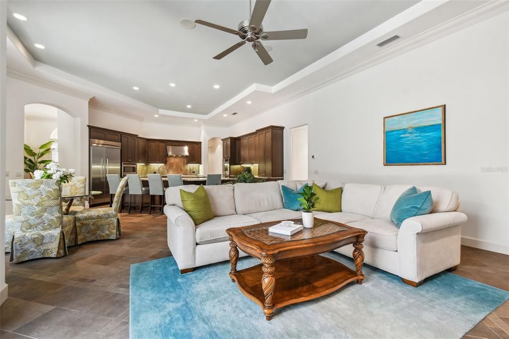 En Venta: $1,095,000 (5 camas, 3 baños, 3698 Pies cuadrados)