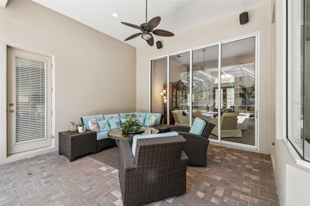 En Venta: $1,095,000 (5 camas, 3 baños, 3698 Pies cuadrados)