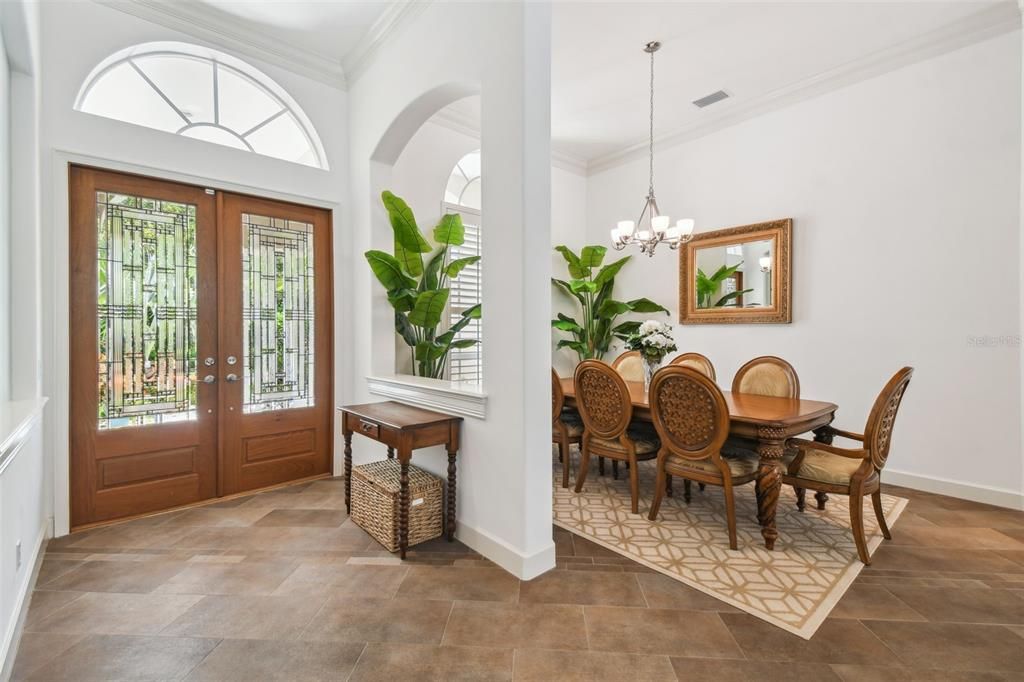 En Venta: $1,095,000 (5 camas, 3 baños, 3698 Pies cuadrados)