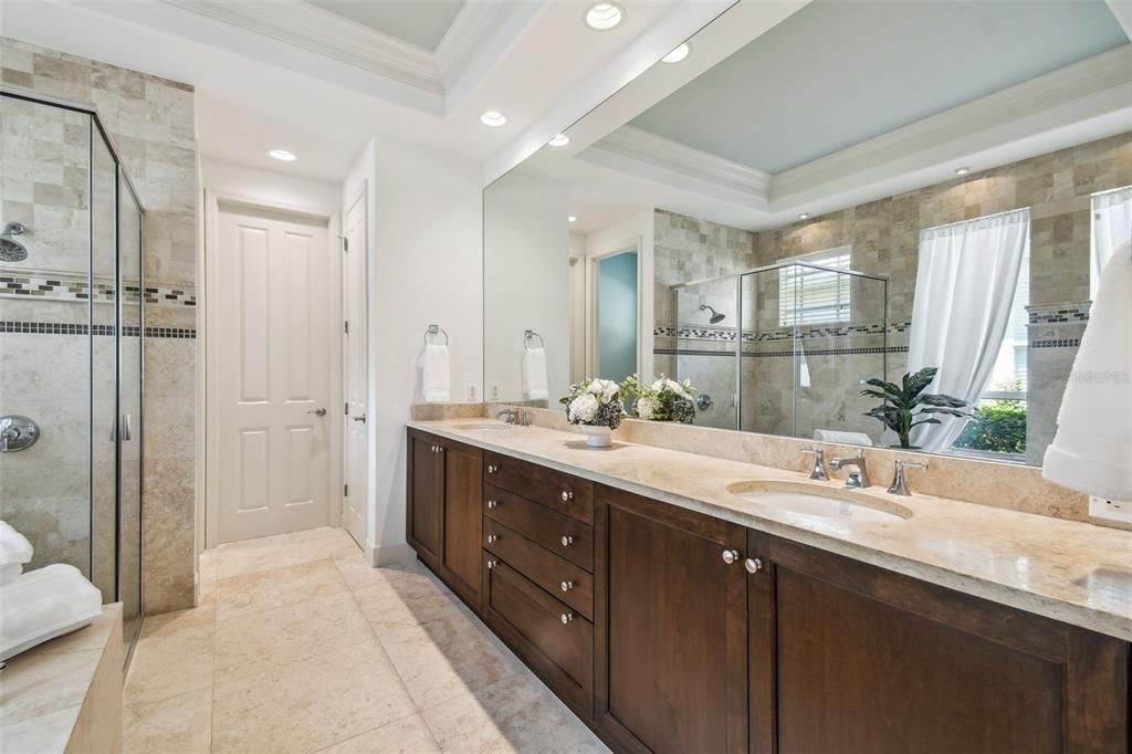 En Venta: $1,095,000 (5 camas, 3 baños, 3698 Pies cuadrados)