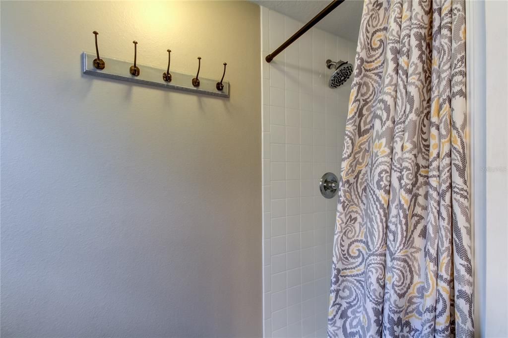 出租: $3,200 (3 贝兹, 2 浴室, 1400 平方英尺)