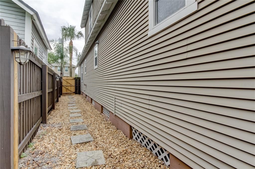 出租: $3,200 (3 贝兹, 2 浴室, 1400 平方英尺)