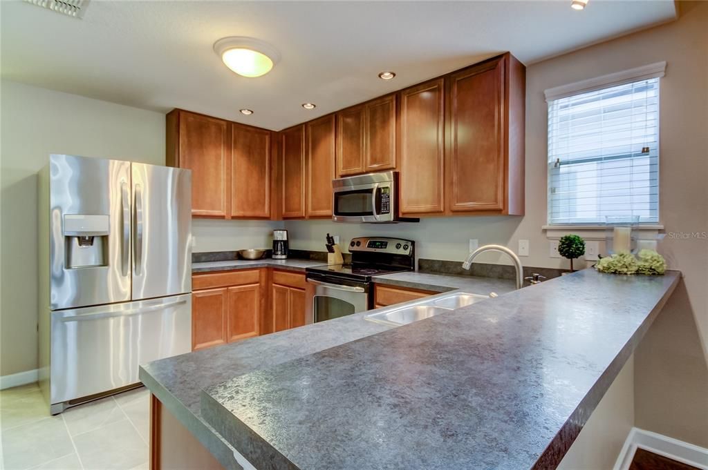 出租: $3,200 (3 贝兹, 2 浴室, 1400 平方英尺)