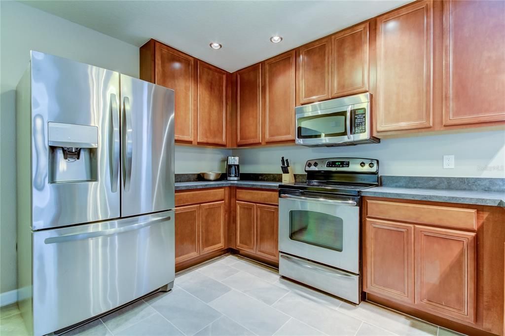 出租: $3,200 (3 贝兹, 2 浴室, 1400 平方英尺)